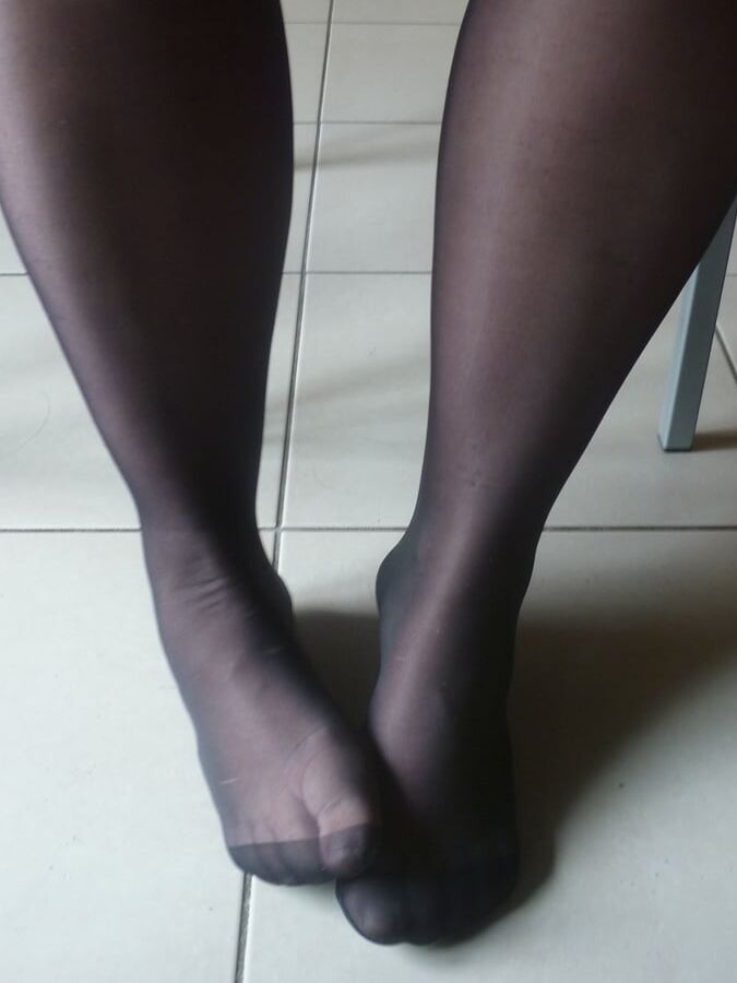 les pieds de ma salope en dim up noirs