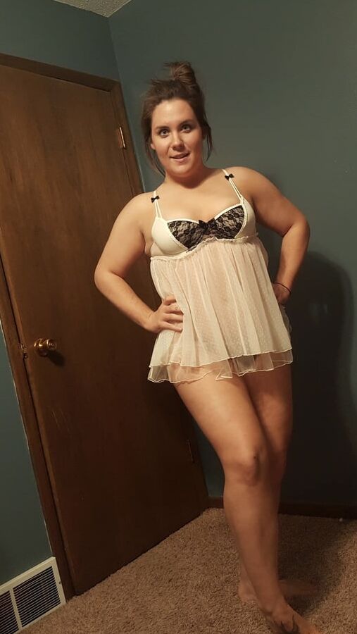 Mncuck wife expose and spread her pics