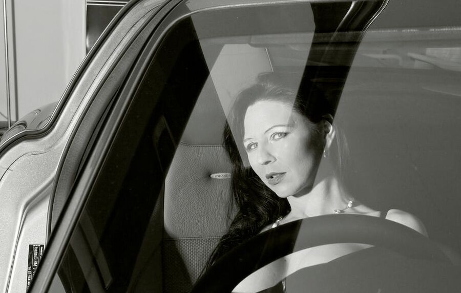 Beautiiful MILF in monochrome II