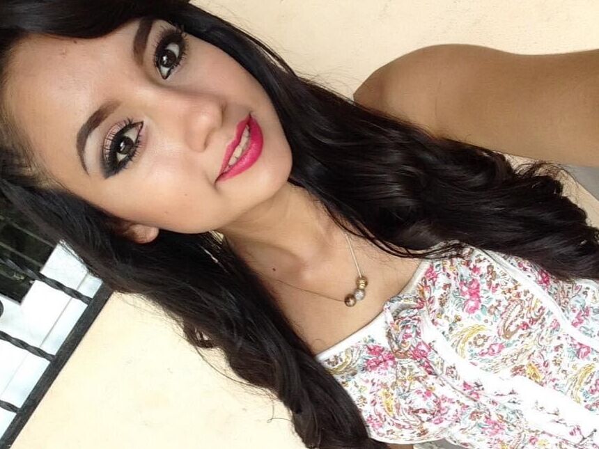 Yari Castellanos conejita