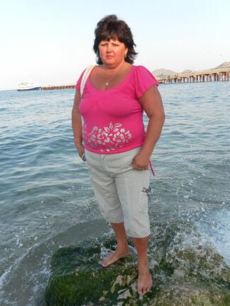 Milfs with calves from social networks