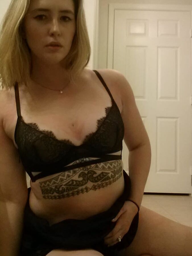 Blonde Beauty, Big Insertions In Both Holes
