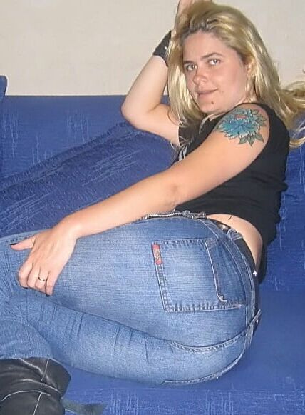 Tattooed Girls .