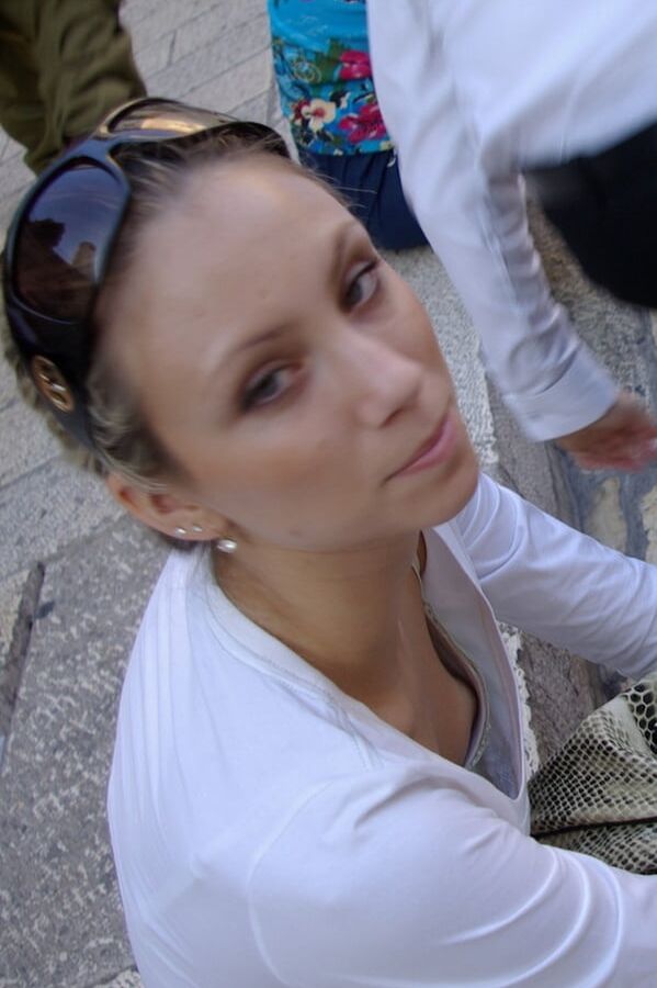 Downblouse &amp; Nipple Peeks