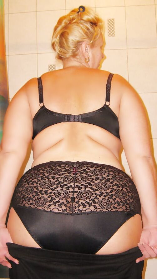 Full bodied mature Ruby undresses for the shower