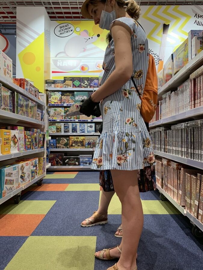 Upskirt mature in kmall