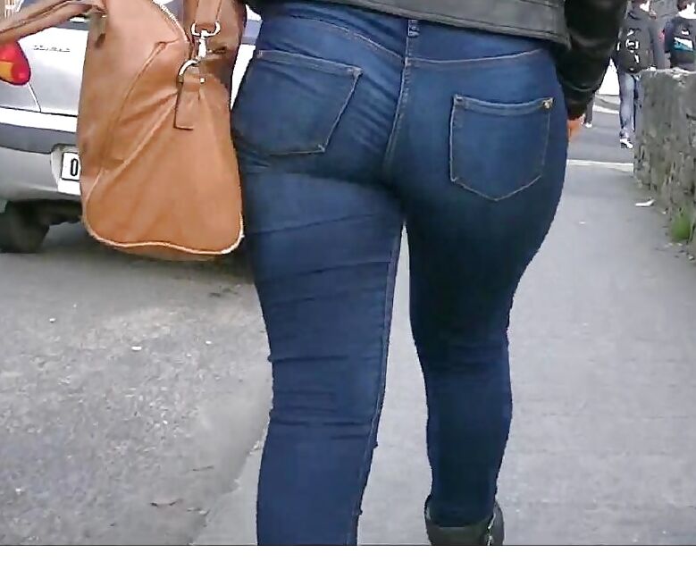 TIGHT JEANS ASS GIRL