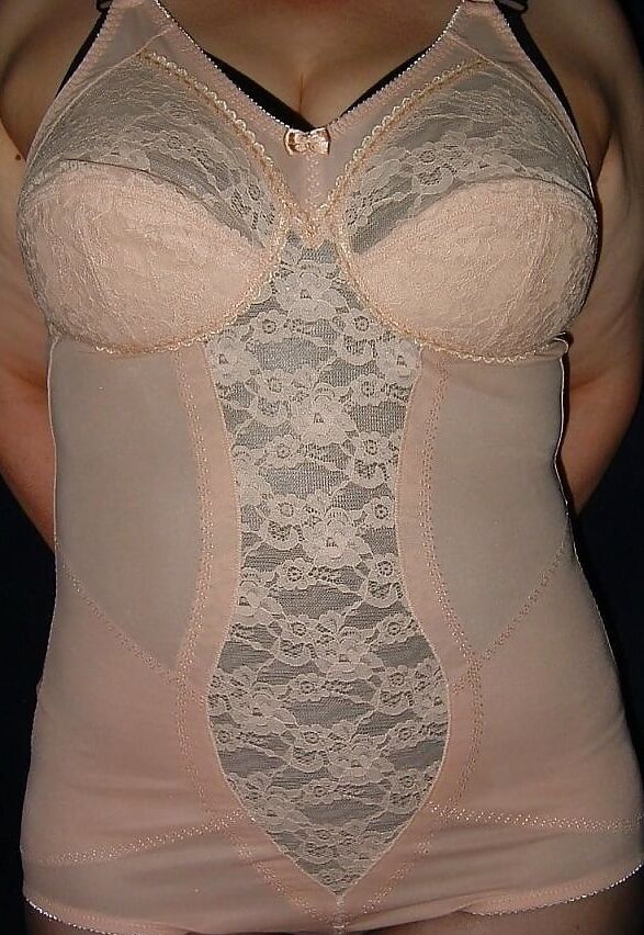 some sexy curvy ladies