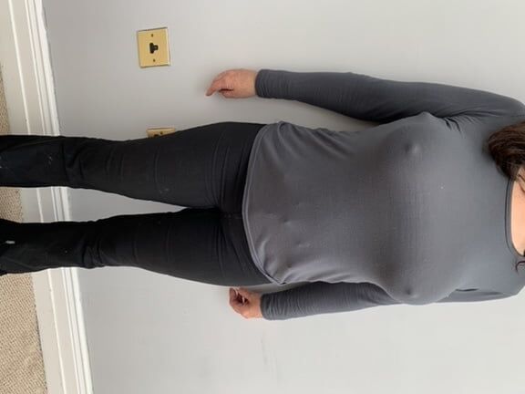 大きな乳首の巨乳妻