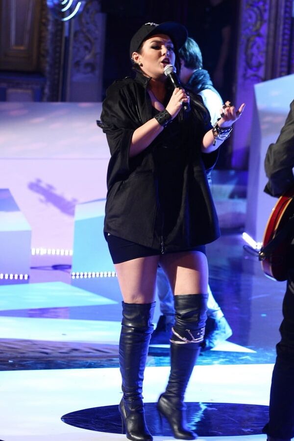 Female Celebrity Boots &amp; Leather - Ewa Farna