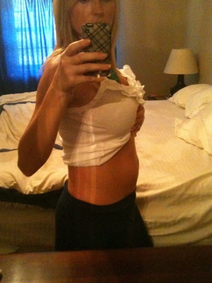 Super hot amateur pregnant blonde just wow