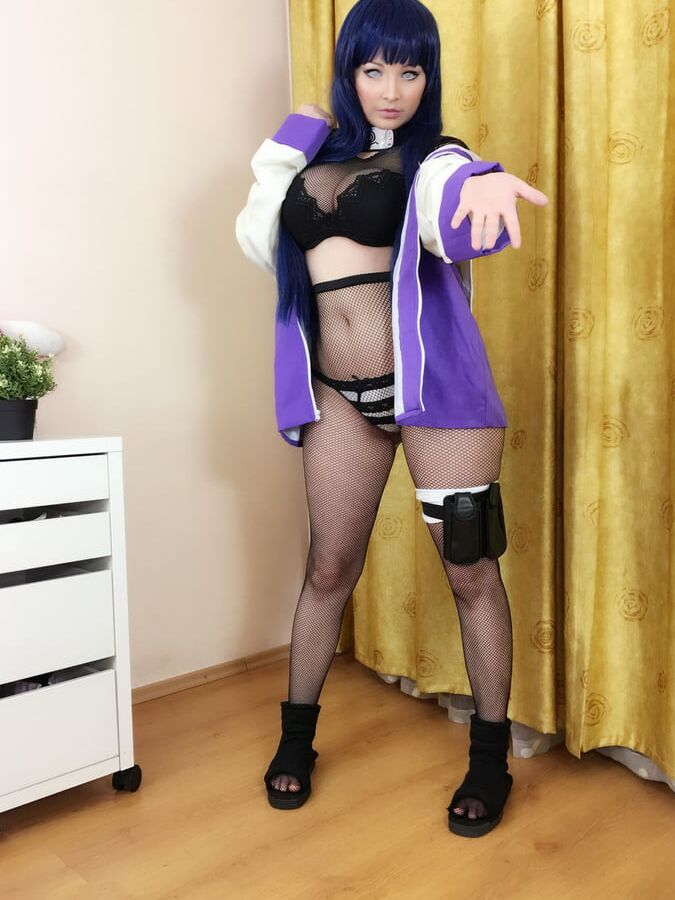 Branquinha gostosa em cosplay de Hinata