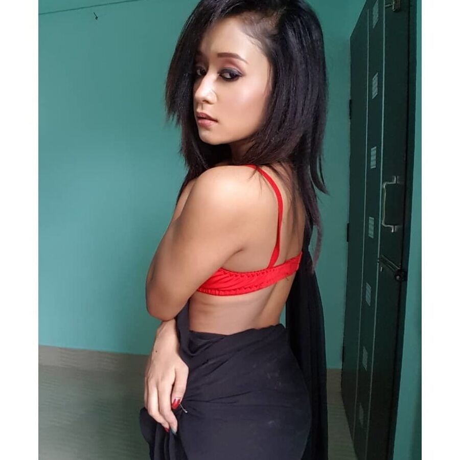 BENGALI GLAMOROUS BABE