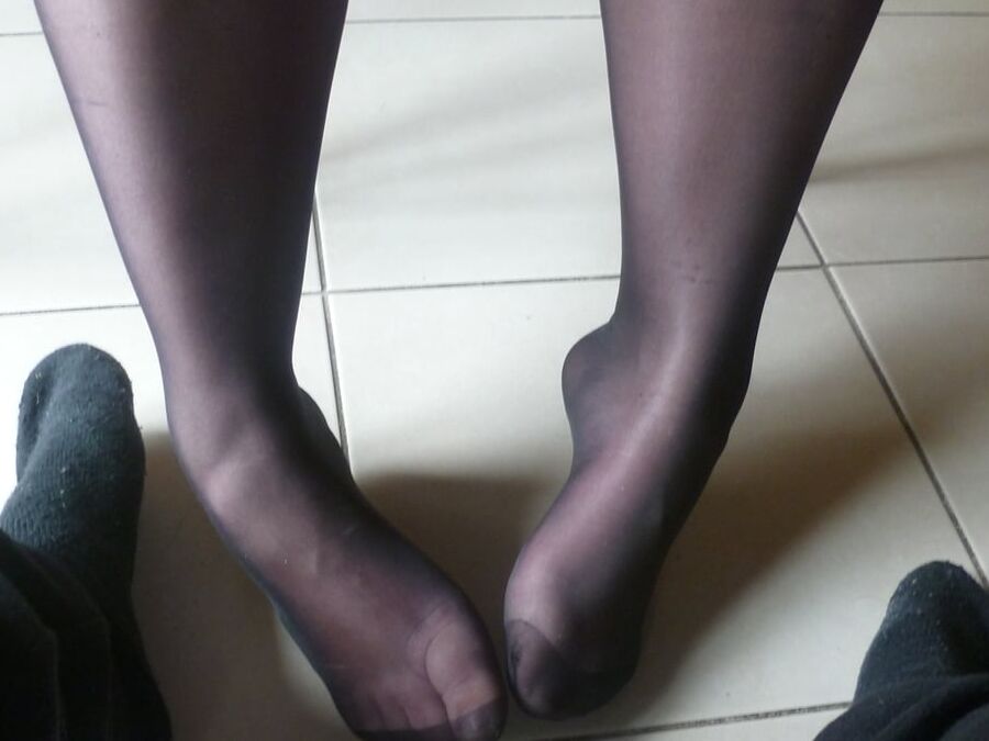 les pieds de ma salope en dim up noirs
