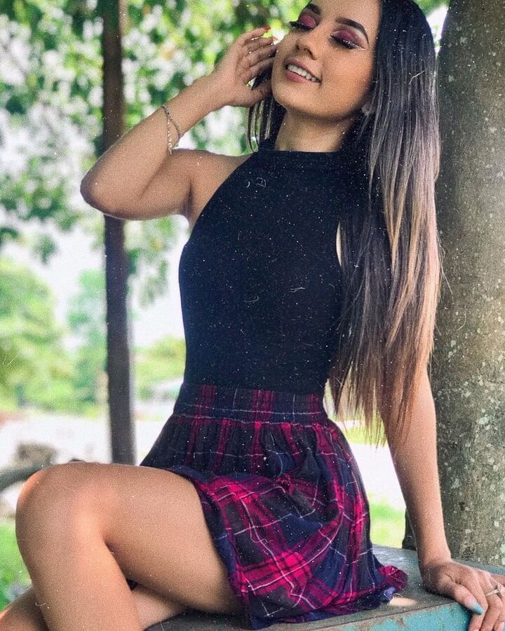 Yari Castellanos conejita