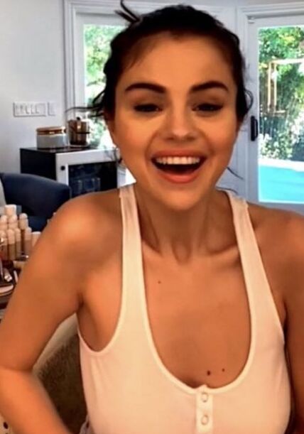 Selena Gomez hot