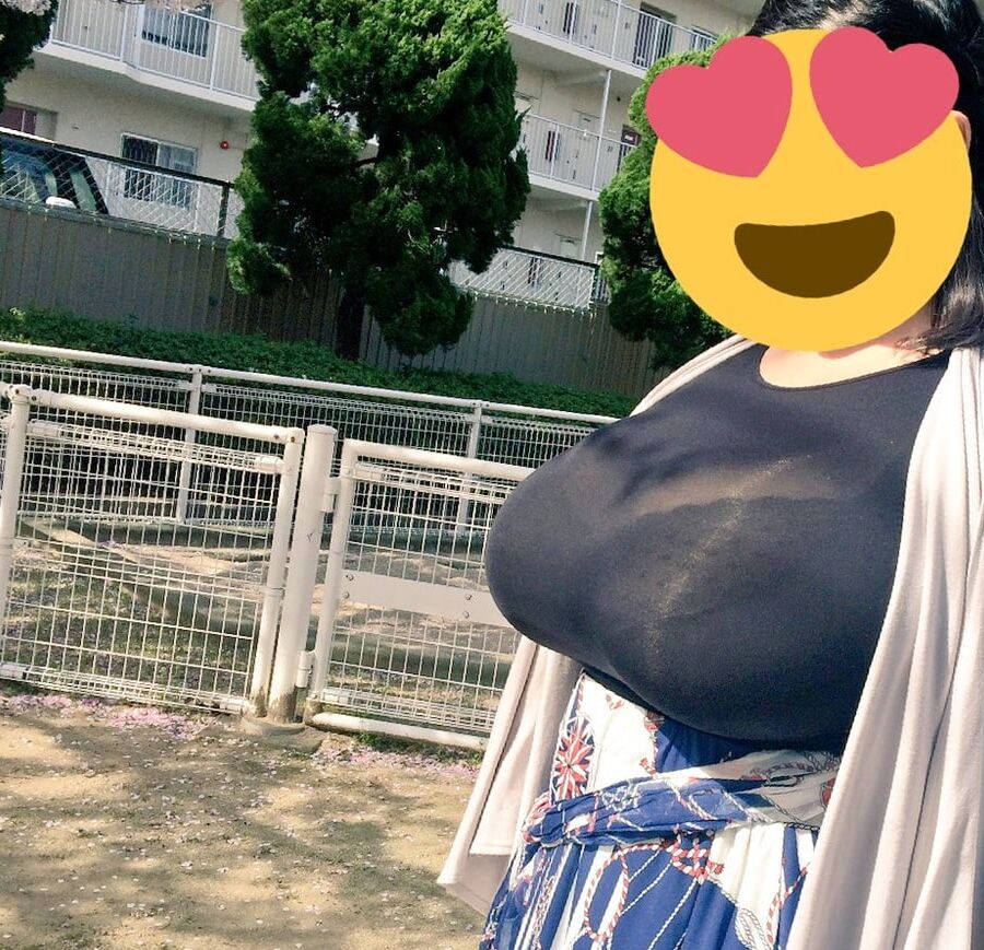 HugeTits