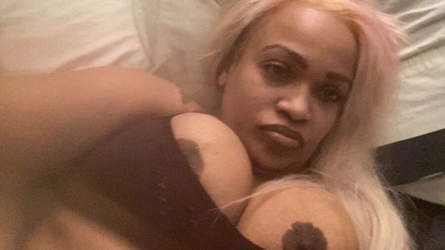 Ebony mature
