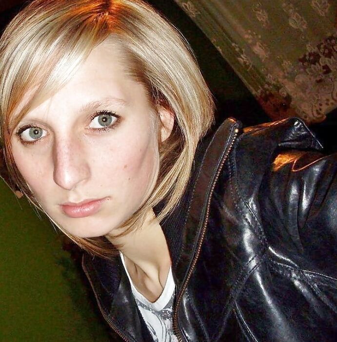 II high level blonde busty train top huge