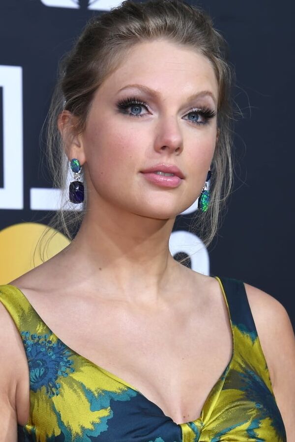 Taylor Swift&;s beautiful fucking face