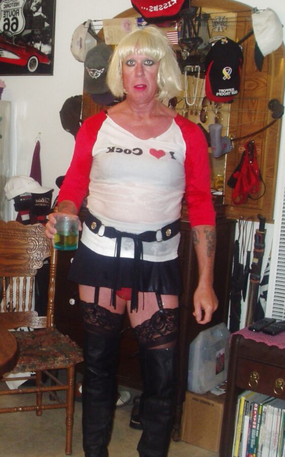 SINNDIE piss tribute photos