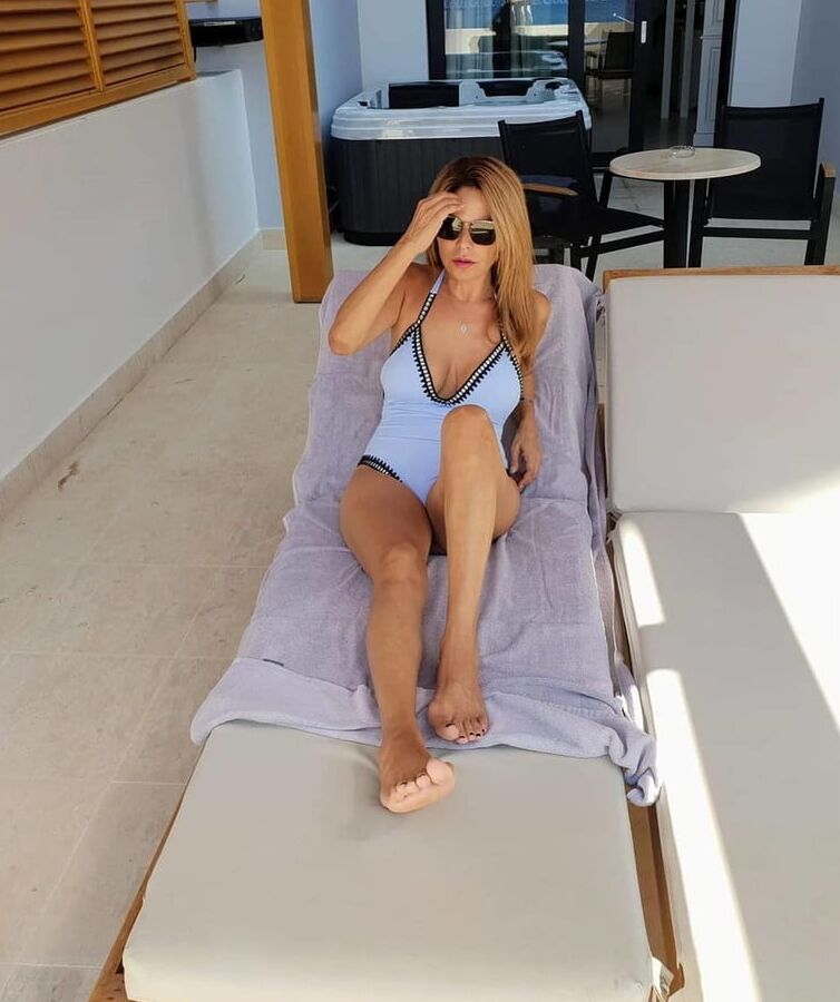 Hot mature sexy milf for comments and cumtribute