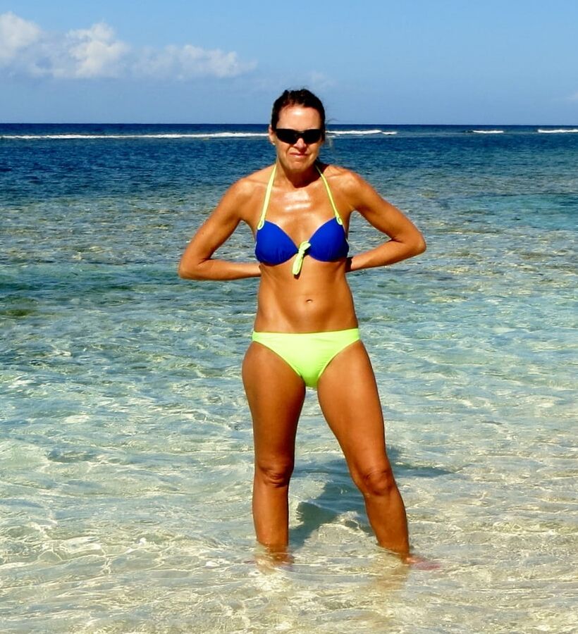 Milf beach fun -