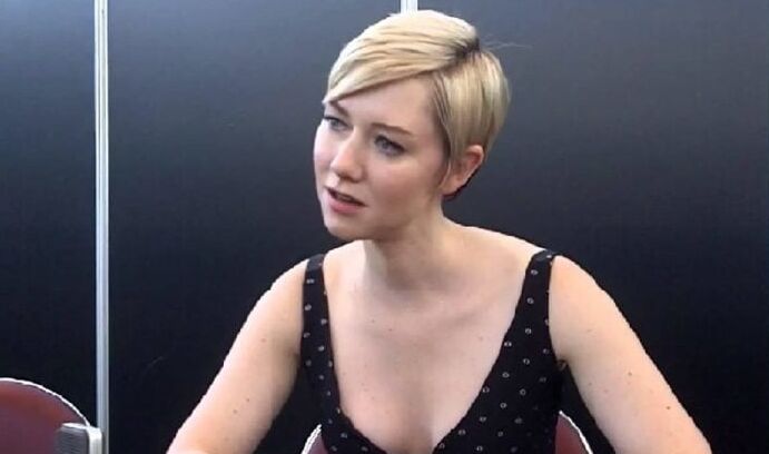Valorie Curry cute woman