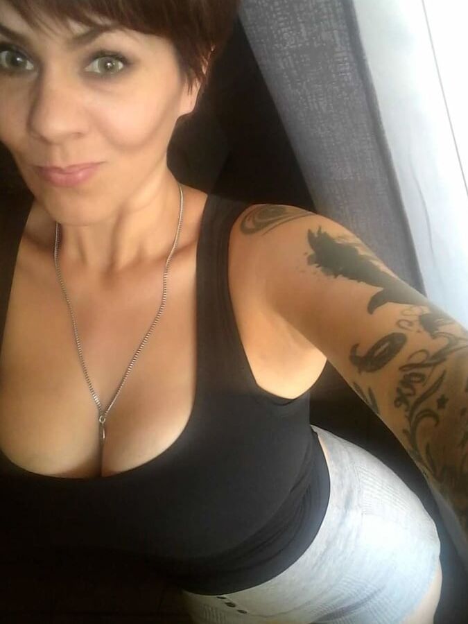 BANGING BUSTY SEXY MILF