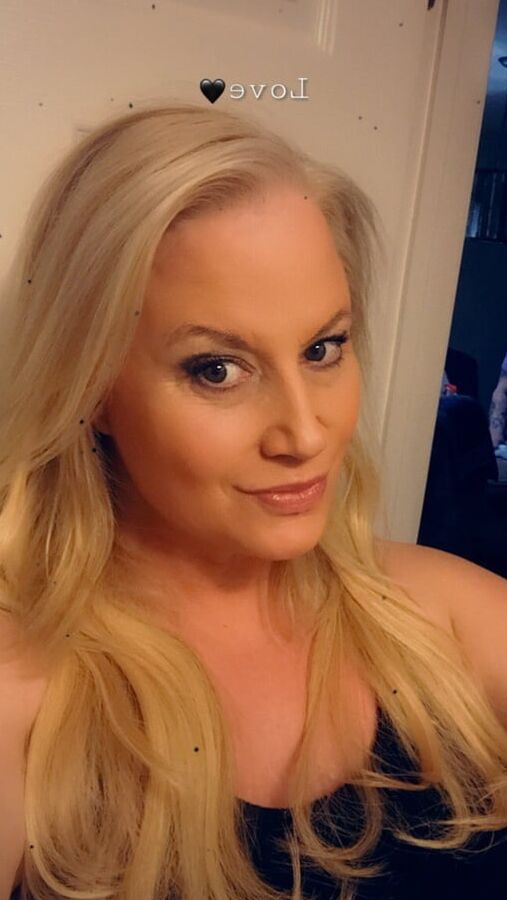 Sunny wwe
