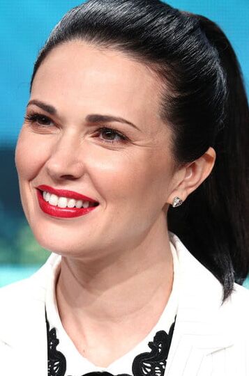 Laura Mennell