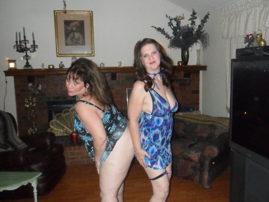 JA enjoys other women as foreplay