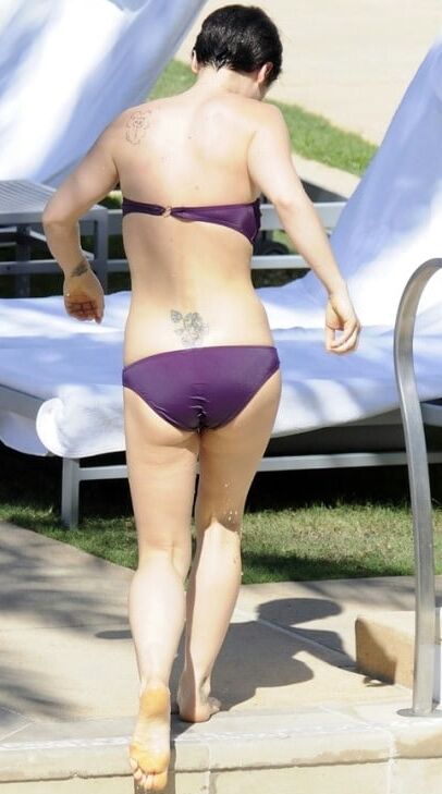 Christina Ricci juicy ass and big tits in bikini