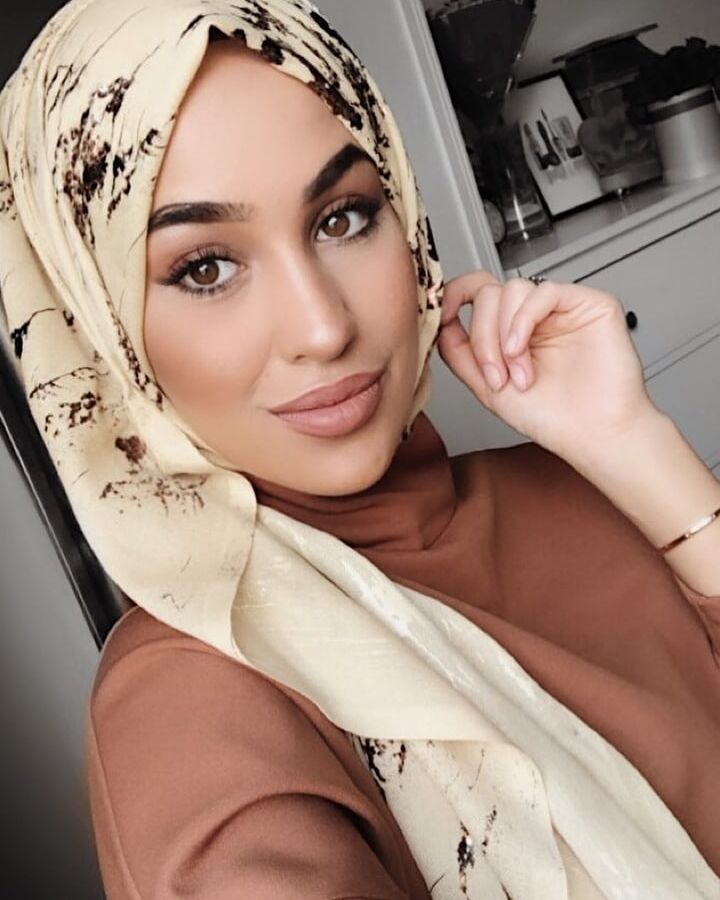 Hot Instagram Hjiab Lady