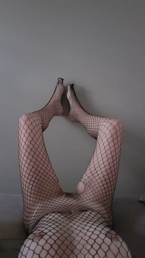 Ma femme soumise et sa chatte poilue essaie ses tenues