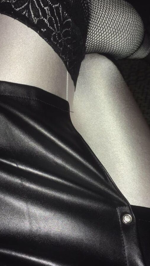 Zofe Elle feminin dessous gehorsam schwanzgeil Bern CH