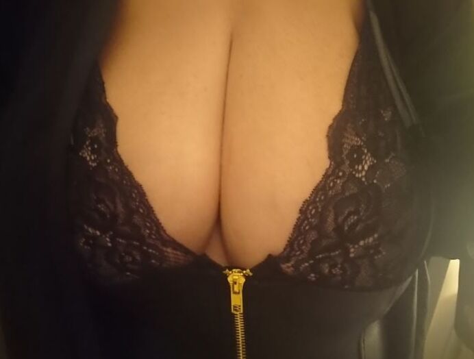 Busty Women (Mix)