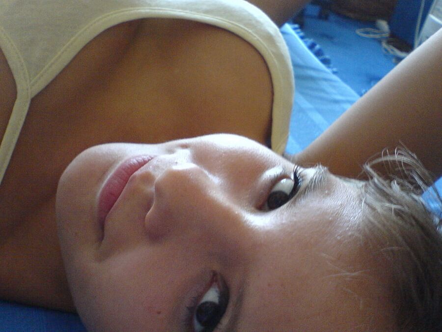 jolie jeune fille qu&;en pesez vous?