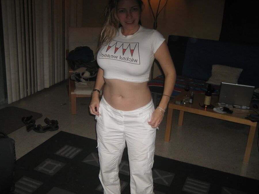 Sexy MILF babe