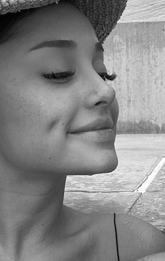 Ariana Grande The Real Face Of Queen Ari