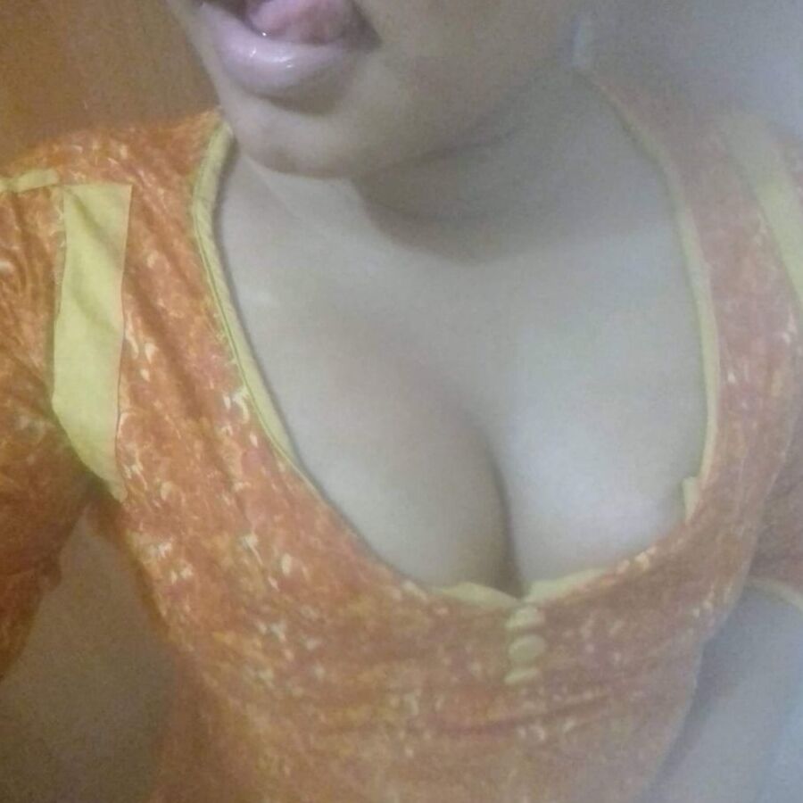 New Bangladeshi Girl showing Boobs