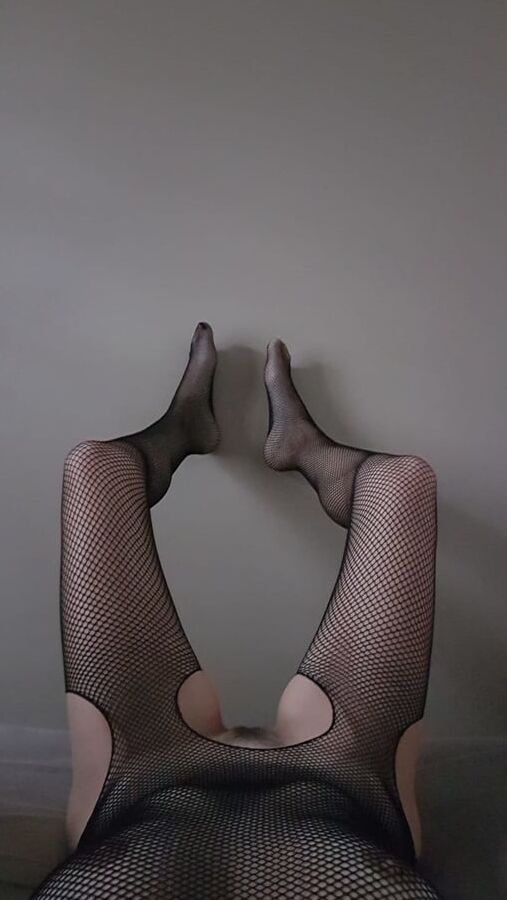 Ma femme soumise et sa chatte poilue essaie ses tenues