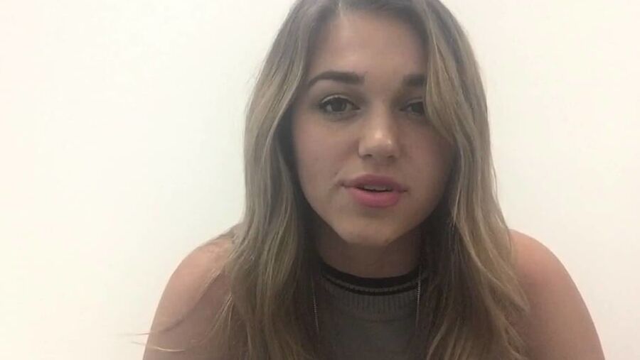 Sadie Robertson should be used so hard she can&;t walk