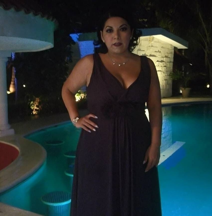 Eugenia, madura, no desnuda.