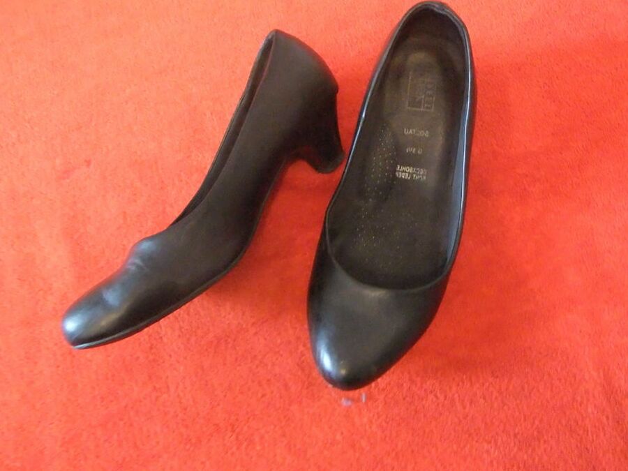 High Heels und Nylons abzugeben