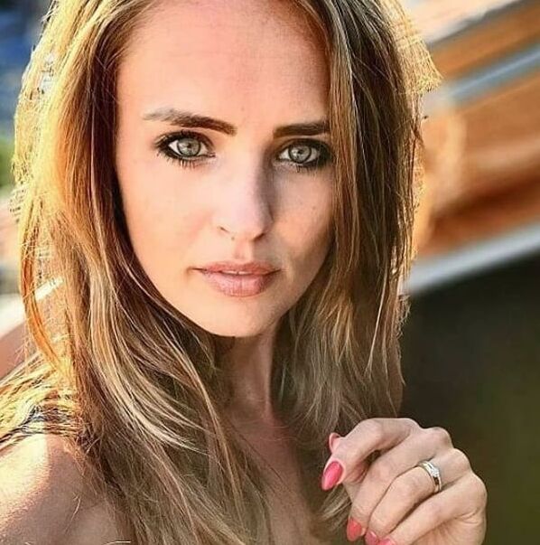 Noel, Dutch hot lady