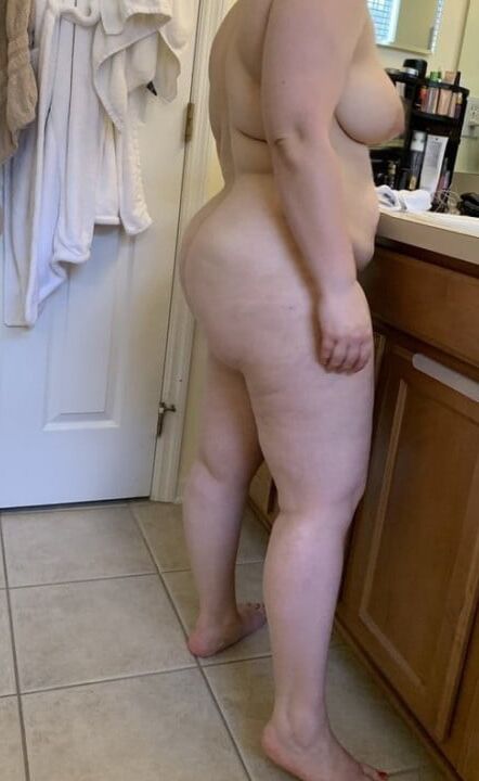 Snevla naked body