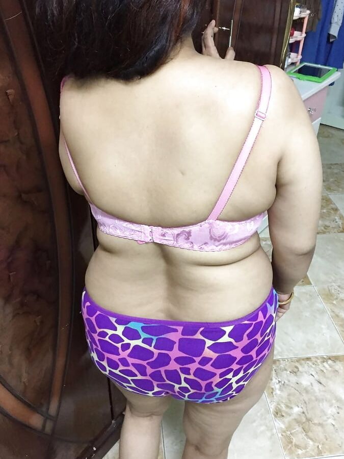 BBW Desi Indian aunty big boobs and hairy pussy()