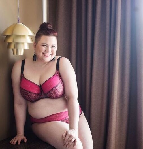 Pretty BBWs and fatties from fashion blogs