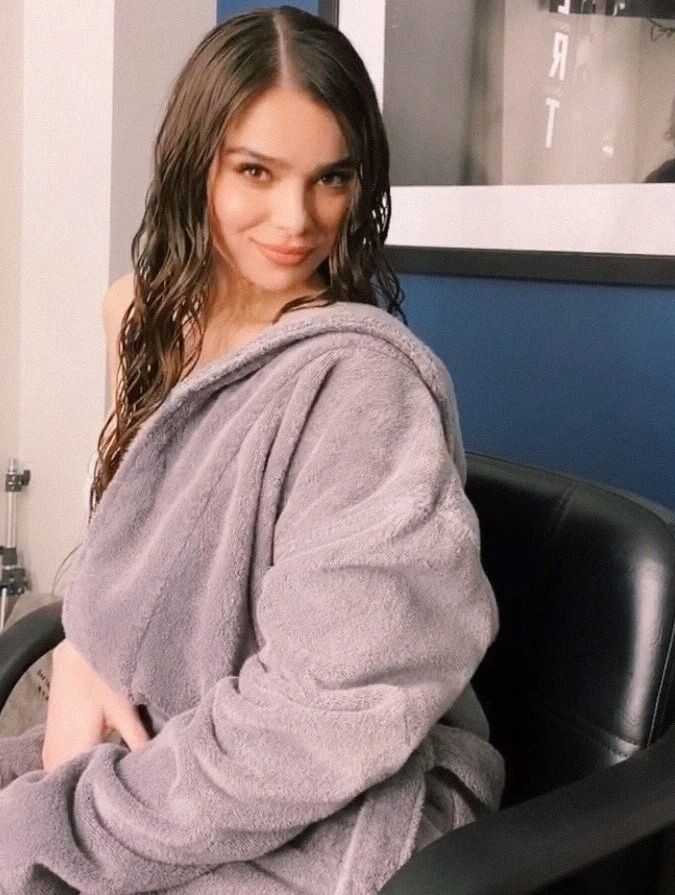 Hailee Steinfeld hot